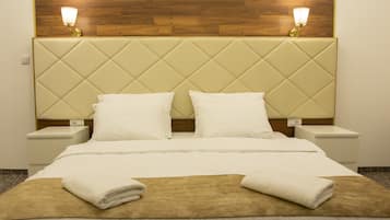 Junior Suite | In-room safe, individually decorated, individually furnished, desk