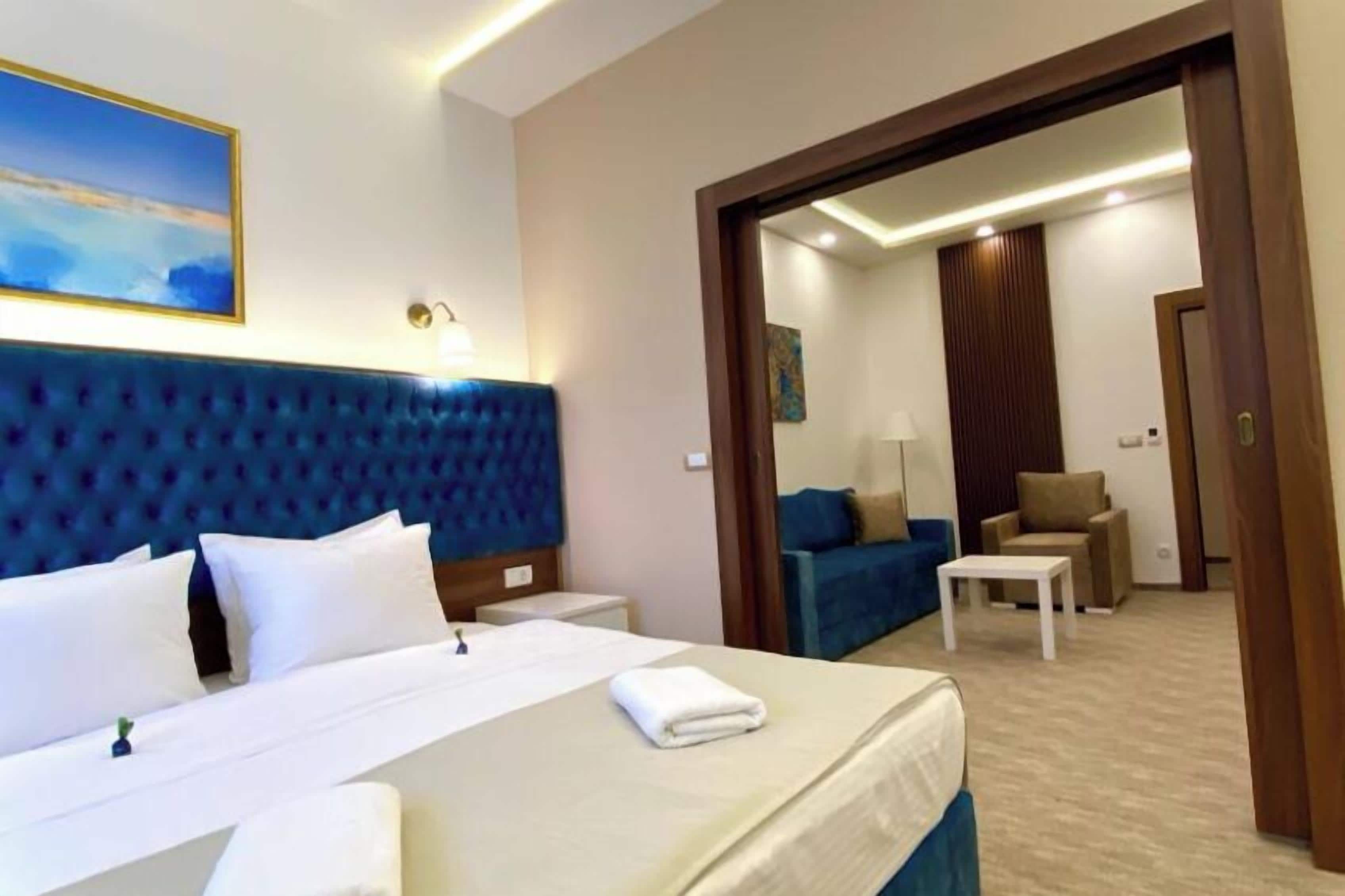 Phòng Suite Junior | Két bảo mật tại phòng, trang trí khác biệt 