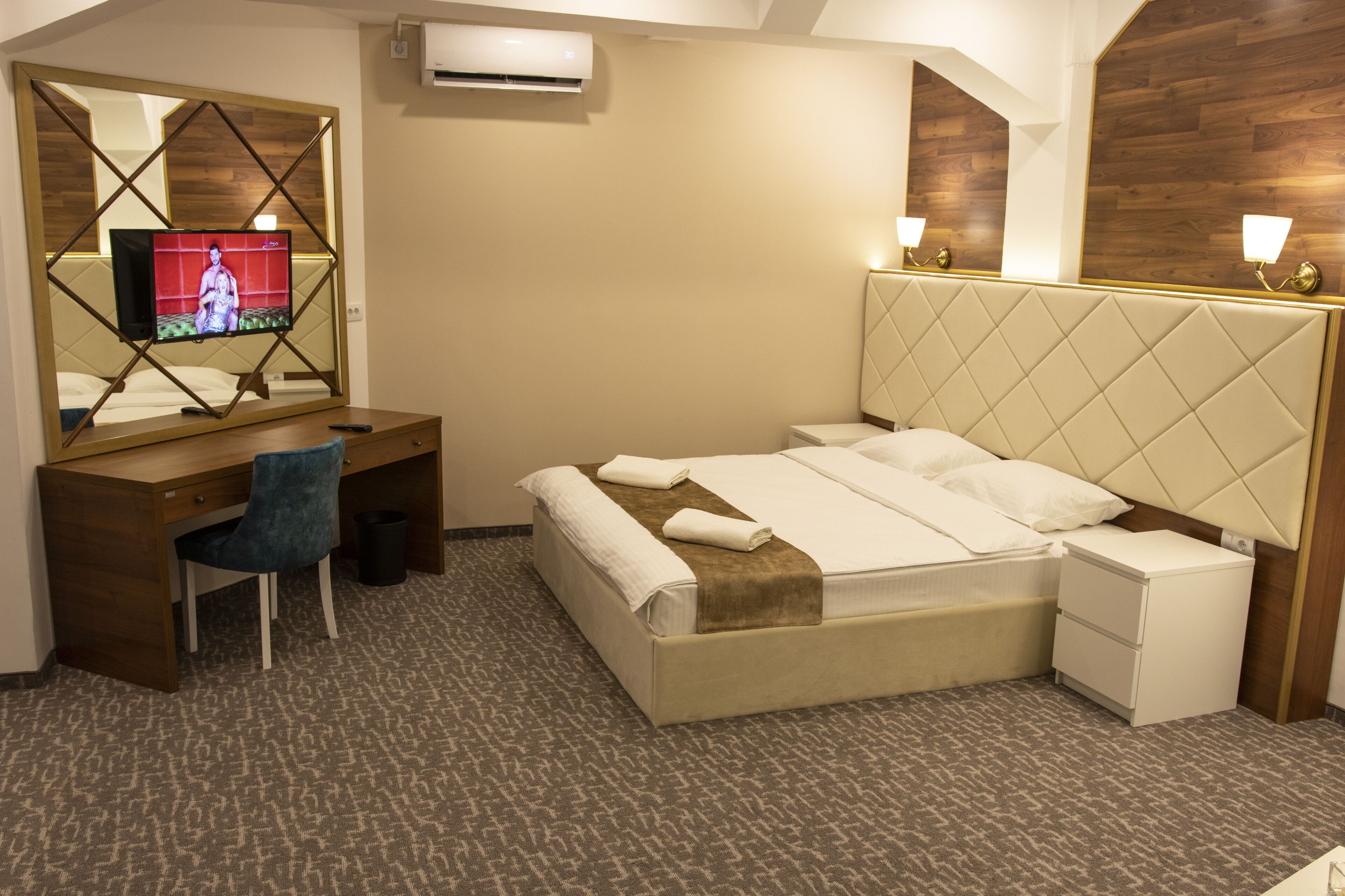 In-room safe, desk, soundproofing, free WiFi