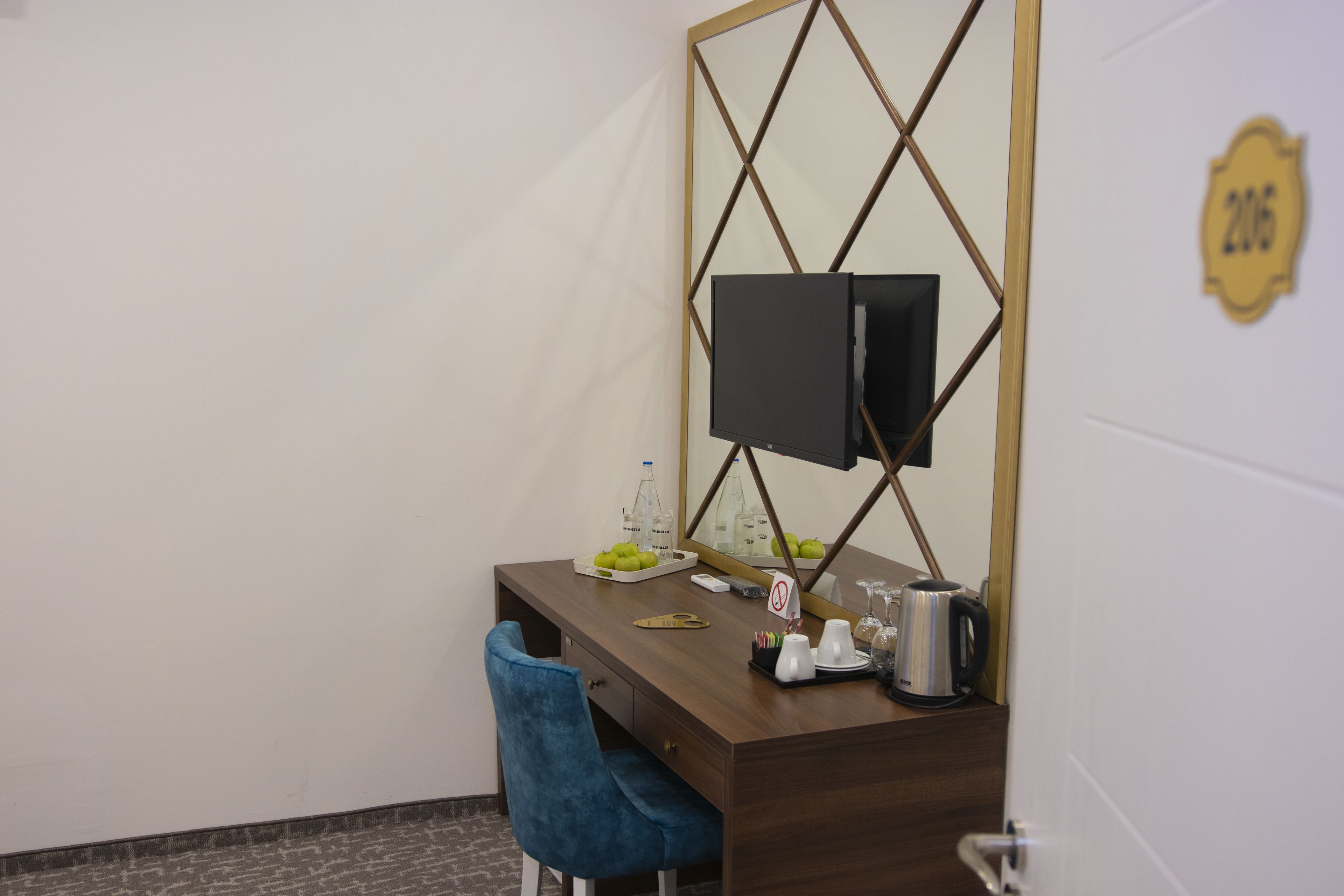 standard double room single use, 1 double bed | 1 bedroom, in-room safe, individually decorated, individually furnished