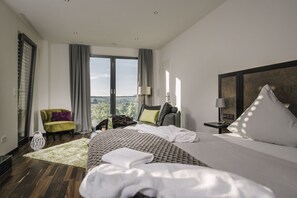 Junior Suite | Minibar, in-room safe, desk, soundproofing - Genusswerk Eifel - Boutique Hotel (Korperich)