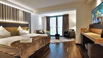 Minibar, in-room safe, desk, soundproofing