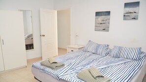 Iron/ironing board, free WiFi, bed sheets