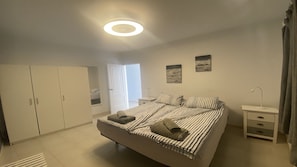 Iron/ironing board, free WiFi, bed sheets
