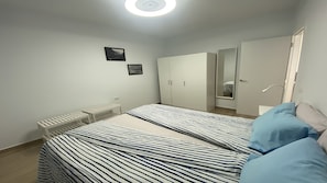 1 soverom, strykejern/-brett, wi-fi (inkludert) og sengetøy