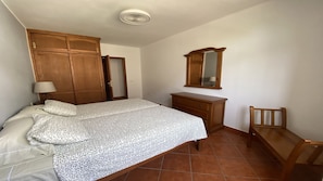 1 quarto, Wi-Fi de cortesia, roupa de cama
