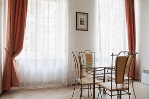 公寓 (Berindy St. 3) | 房內用餐