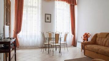 Apartment (Berindy St. 3) | Iron/ironing board, cribs/infant beds, free WiFi