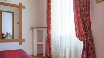 Apartment (Berindy St. 3) | Iron/ironing board, cribs/infant beds, free WiFi