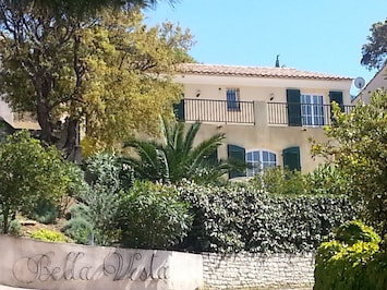 Façade depuis la rue