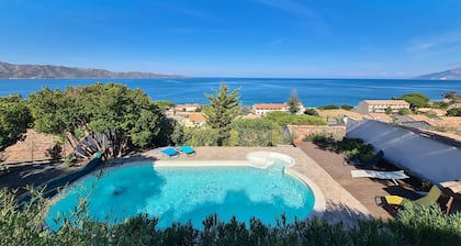 A Saint Florent, villa avec vue panoramique sur le golfe et piscine privée