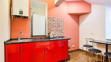 Apartamento | Cozinha privada | Geladeira, cooktop, chaleira elétrica