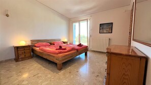 3 bedrooms, iron/ironing board, WiFi