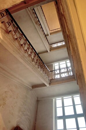 Desk, soundproofing, iron/ironing board, cots/infant beds - Apartment Svobody 6-8a (Lviv)