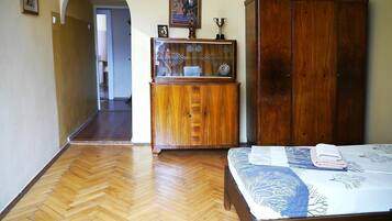 Desk, soundproofing, iron/ironing board, cribs/infant beds