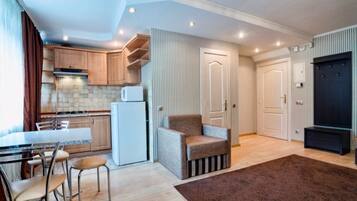 Apartment, Non Smoking | Private kitchen | Fridge, microwave, stovetop, electric kettle