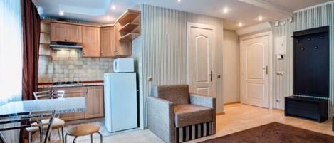 Apartment, Non Smoking | Private kitchen | Fridge, microwave, stovetop, electric kettle