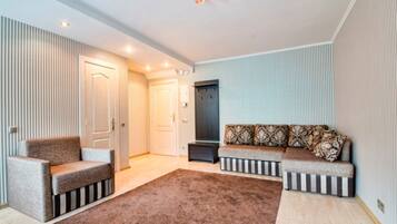 Apartment, Non Smoking | Living room | Flat-screen TV