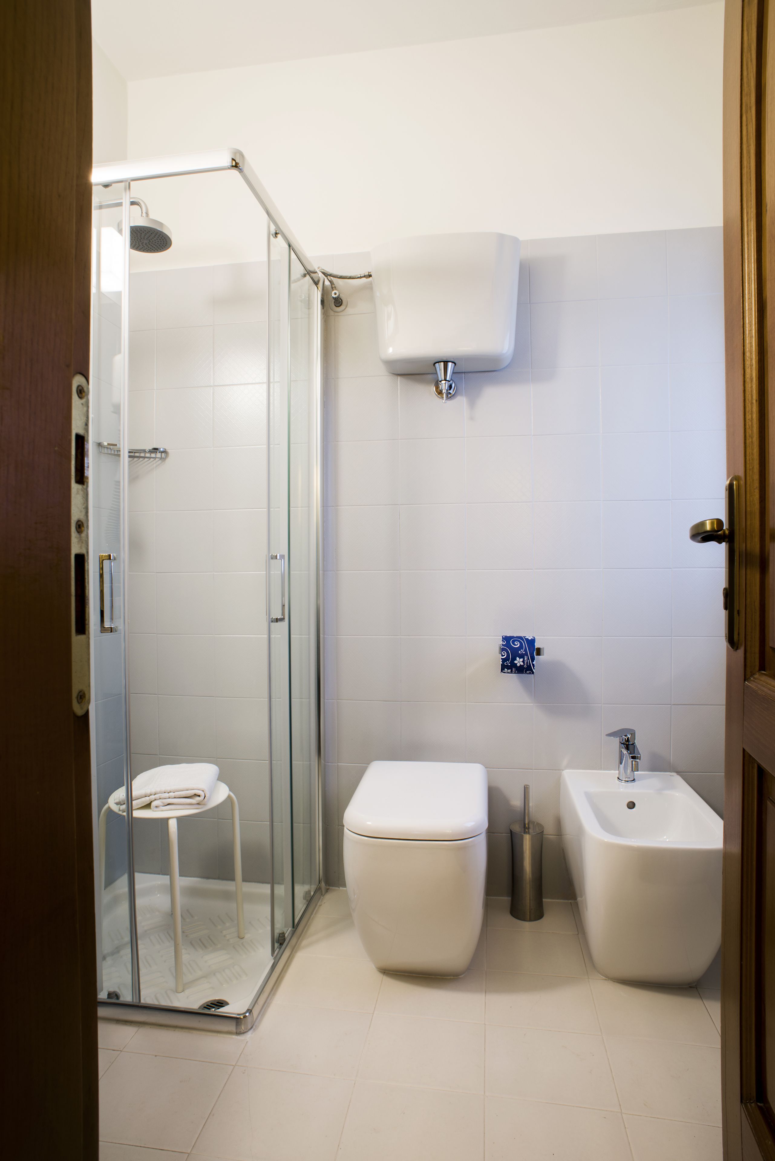 classic triple room | bathroom | shower, free toiletries, hair dryer, bathrobes