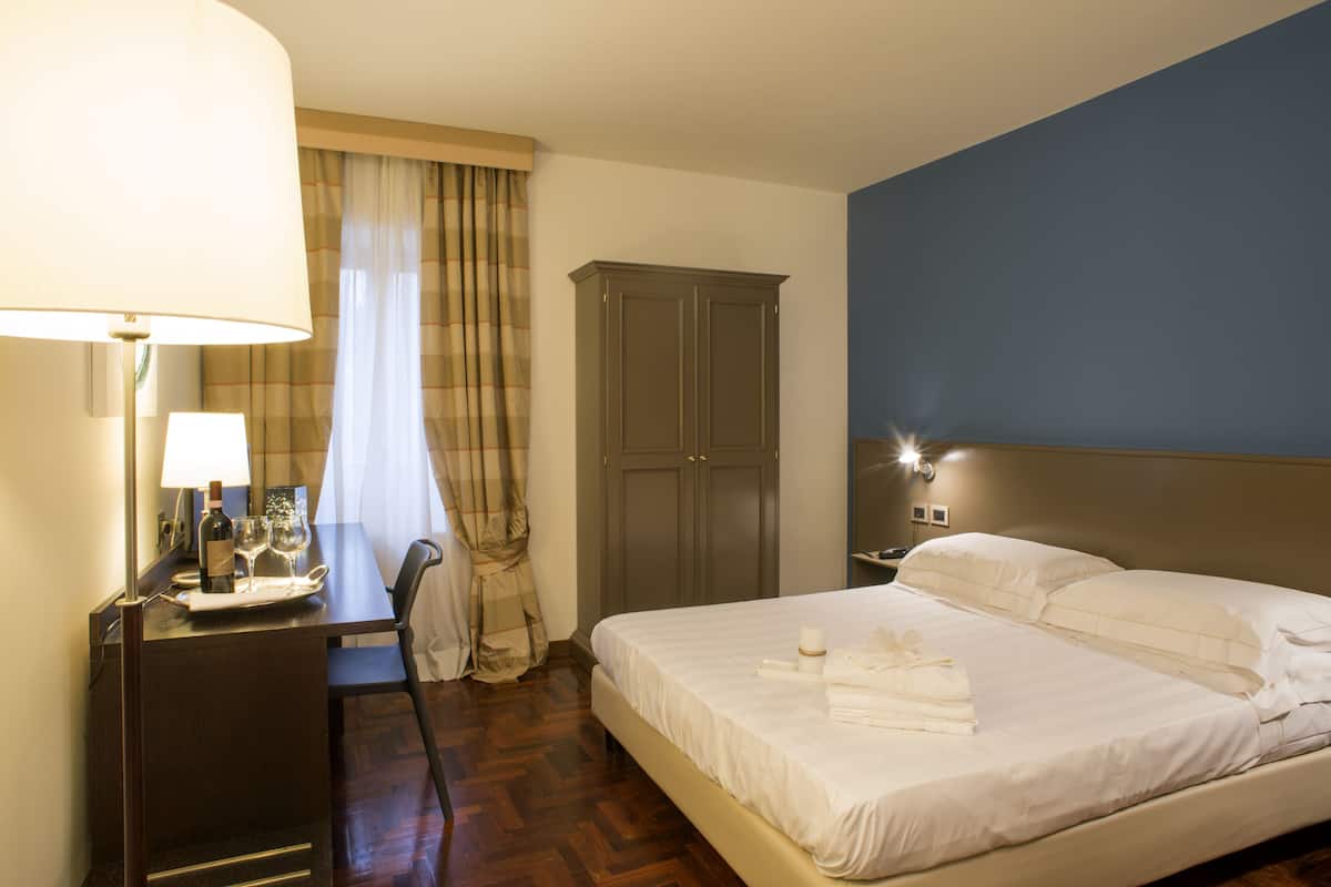 egyptian cotton sheets, premium bedding, down duvets, minibar