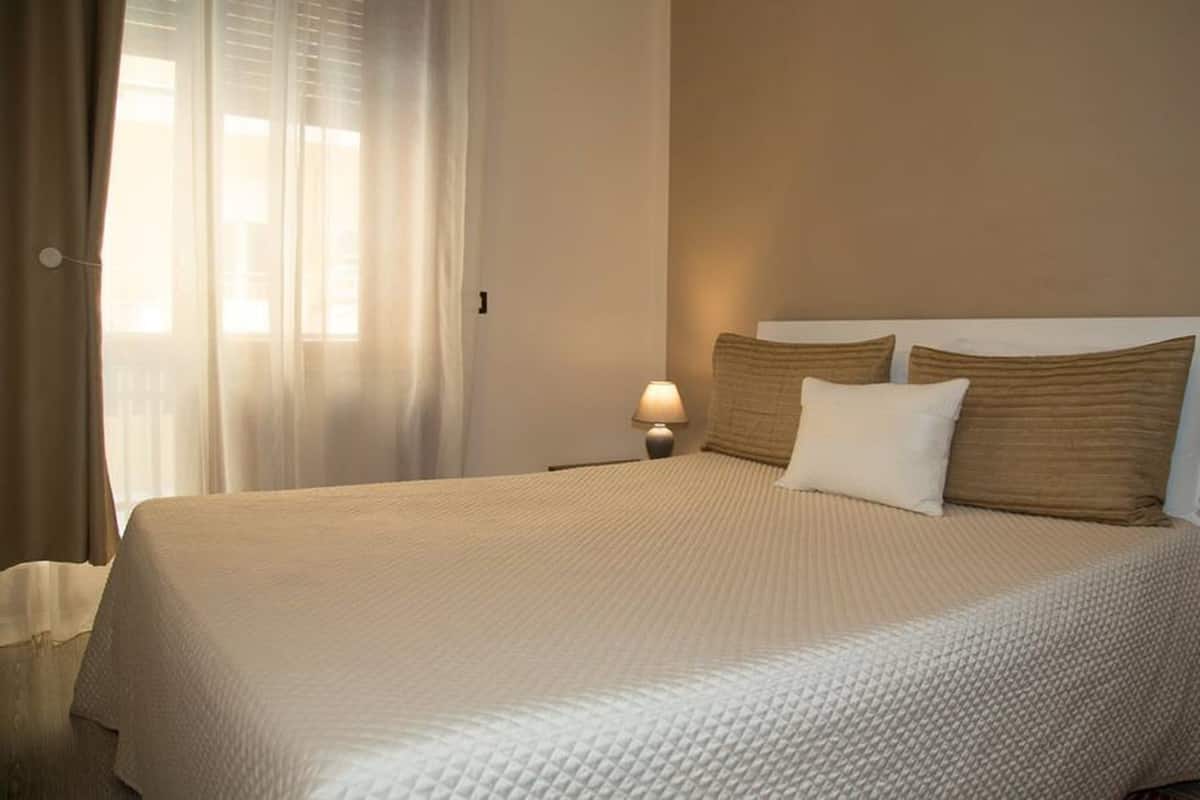 Coffres-forts dans les chambres, bureau, Wi-Fi gratuit, draps fournis