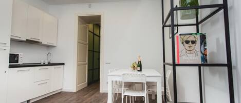 Fridge, microwave, stovetop, electric kettle