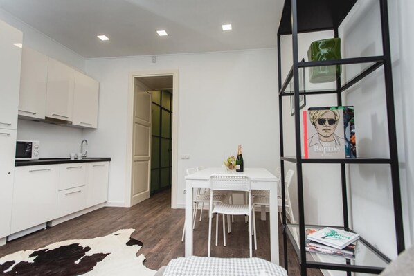 Fridge, microwave, stovetop, electric kettle
