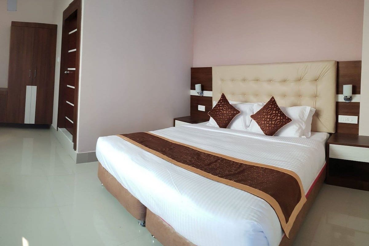 Desk, blackout curtains, free WiFi, bed sheets