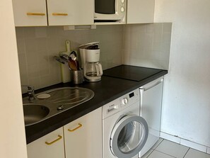 Fridge, oven, stovetop - Studio cabin 150m from beach with private parking - Argelès-sur-Mer (Argelès-sur-Mer)