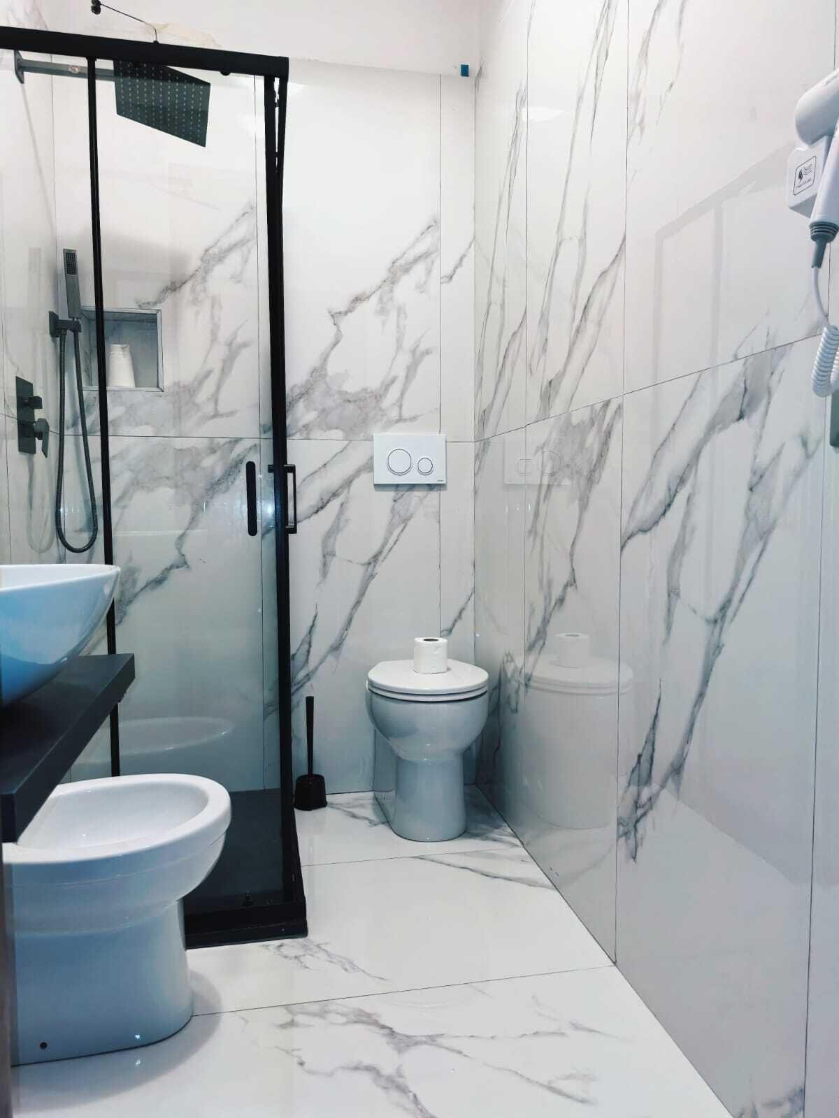 Ducha, cabezal de ducha tipo lluvia, artículos de tocador de diseñador