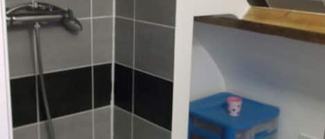 Douche, papier de toilette