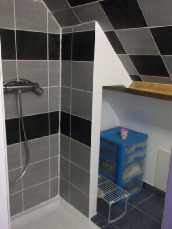 Douche, papier de toilette