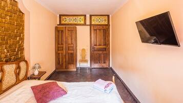 Apartment, Non Smoking | 2 bedrooms, iron/ironing board, free WiFi, bed sheets