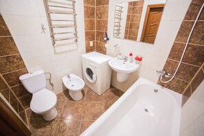 Apartment, Non Smoking | Bathroom | Shower, free toiletries, hair dryer, slippers