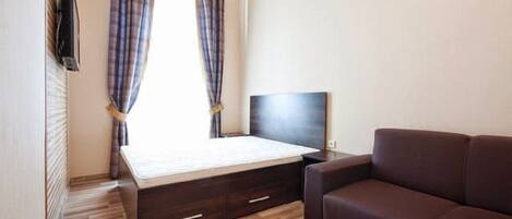 Apartment, Non Smoking | 2 bedrooms, iron/ironing board, free WiFi, bed sheets
