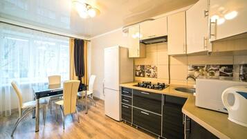 Appartement, niet-roken | 2 slaapkamers, een strijkplank/strijkijzer, gratis wifi, beddengoed