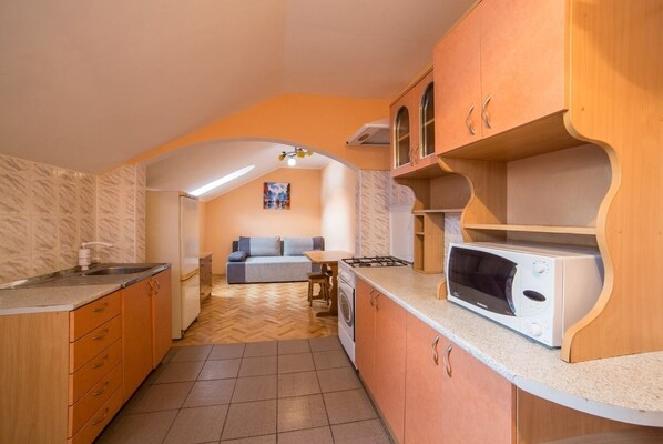 Apartment, Non Smoking | Private kitchen