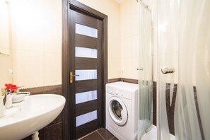 Apartment, Nichtraucher | Badezimmer | Dusche, kostenlose Toilettenartikel, Haartrockner, Handtücher