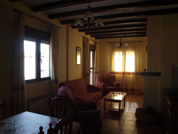 Flat-screen TV, fireplace