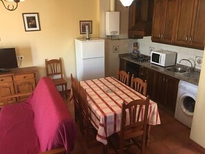 Full-sized fridge, microwave, stovetop, coffee/tea maker - Apartamentos El Mirador de los Berchules (Berchules)