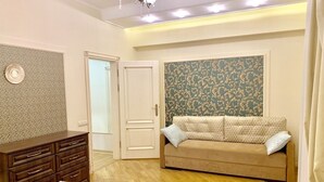 Unclassified image, 2 of 13, button - Apartment Lesi Ukrainki 29 (Lviv)