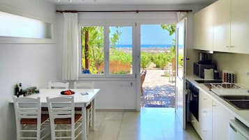 KylskÄp, mikrovÄgsugn, ugn och spishÀll