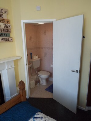 Bathroom - Captain's Quarters (Southport)