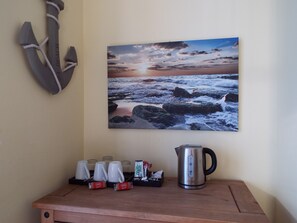 Double Room, 1 Double Bed, Non Smoking | Coffee and/or coffee maker