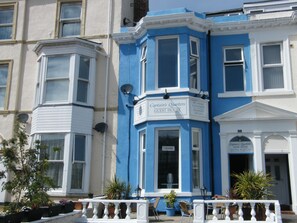 Fachada de la propiedad