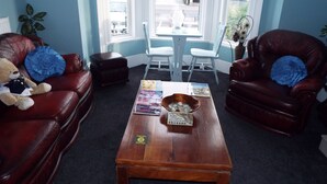 Lobby sitting area - Captain's Quarters (Southport)