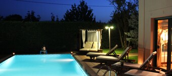 4-seasons pool villa-near METEORA