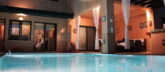 4-seasons pool villa-near METEORA 