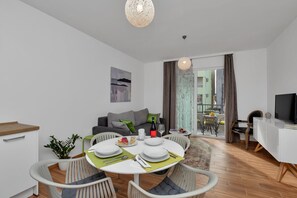 Apartment (101) | In-room dining