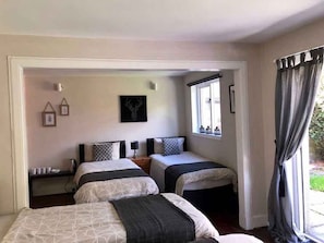 Individually decorated, individually furnished, iron/ironing board - The Edinburgh Townhouse (Edinburgh)